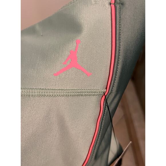 Nike Jordan Women's Green Stretch Essentials Bike Shorts Tight Fit Sporty Gym - Picture 9 of 9